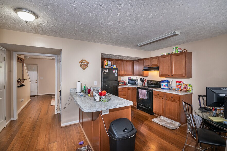 More Photos Of 3353-3375 Cove Lake Dr, Lexington Apartments For Sale