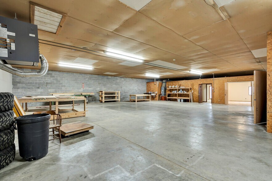 More Photos Of 1050 Whisperwood Trl NE, Cleveland Light Distribution For Sale