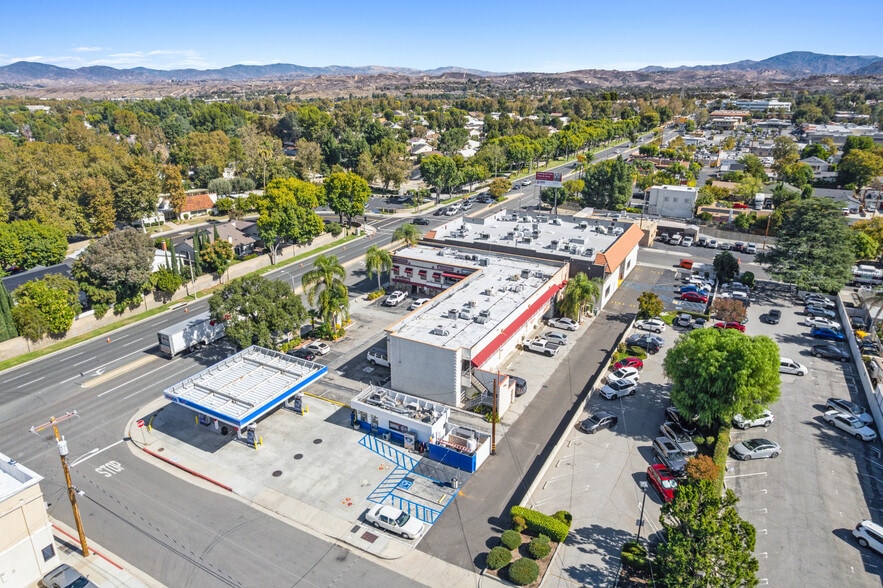 More Photos Of 23942-23945 Lyons Ave, Santa Clarita Storefront Retail Office For Lease