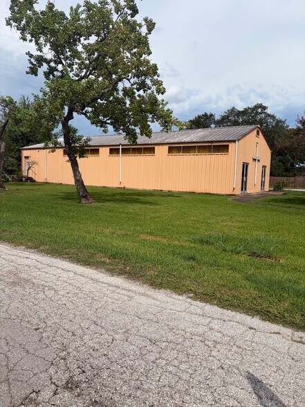 More Photos Of 4107 Alabama Ave, Dickinson Specialty For Sale
