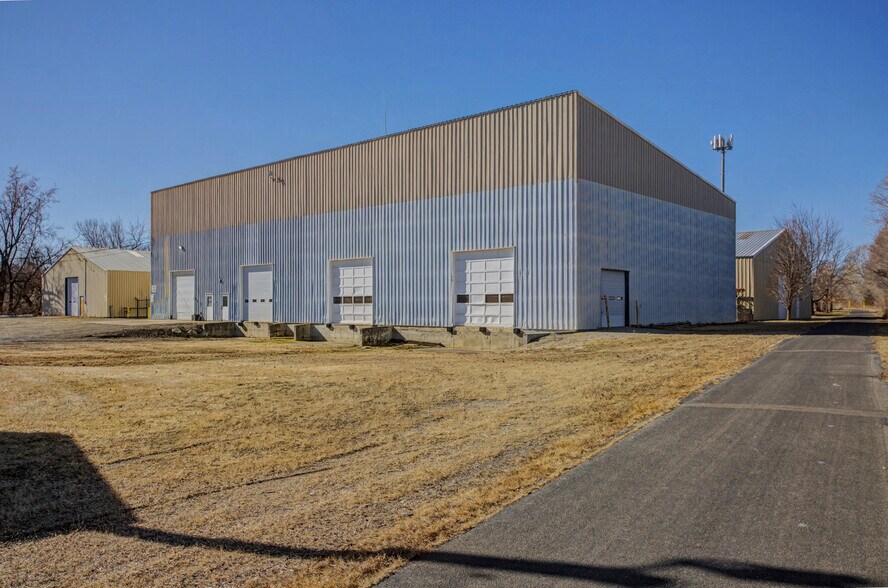More Photos Of 1003 S 12th St, Marshalltown Industrial For Sale