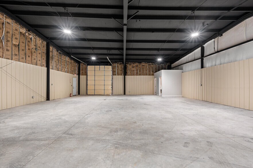 More Photos Of 22 S Barker St, Clarksville Warehouse For Sale