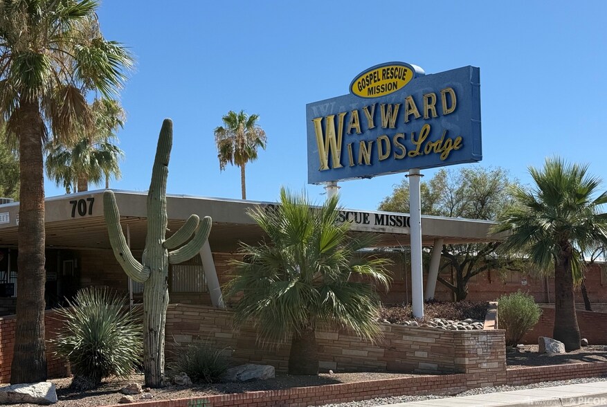 Primary Photo Of 707 W Miracle Mile, Tucson Hotel For Sale