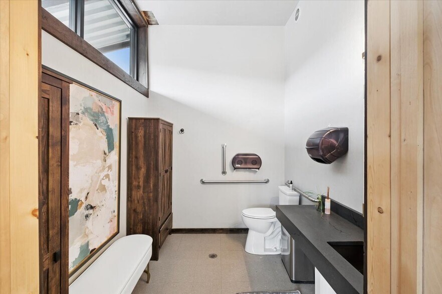 More Photos Of 20 2nd Ave E, Kalispell Office For Sale
