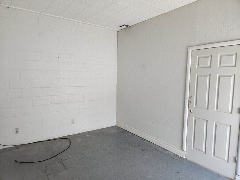 More Photos Of 1301 NW Cache Rd, Lawton Industrial For Lease