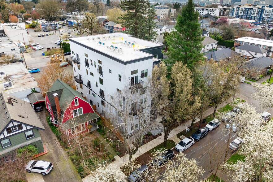 More Photos Of 1820 NE Davis St, Portland Apartments For Sale