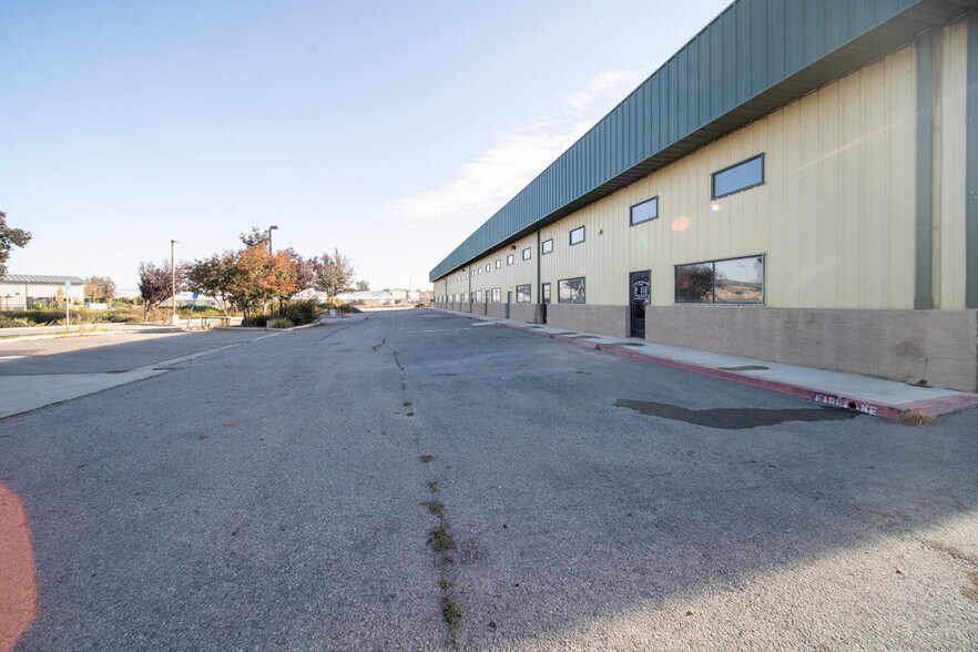 More Photos Of 180 E San Antonio Dr, King City Manufacturing For Lease