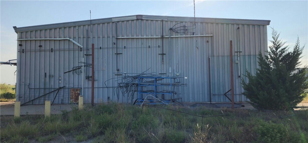 More Photos Of 120 Highway 74, Guthrie Flex For Sale