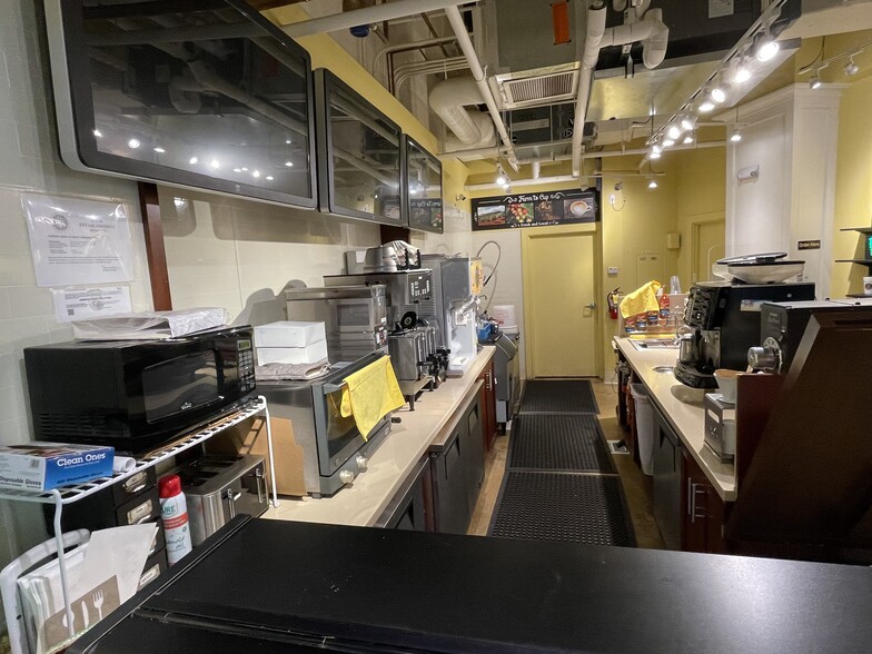 More Photos Of 650 Iwilei Rd, Honolulu Flex For Lease