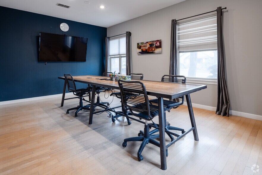 More Photos Of 504 W 38th St, Austin Unknown For Lease