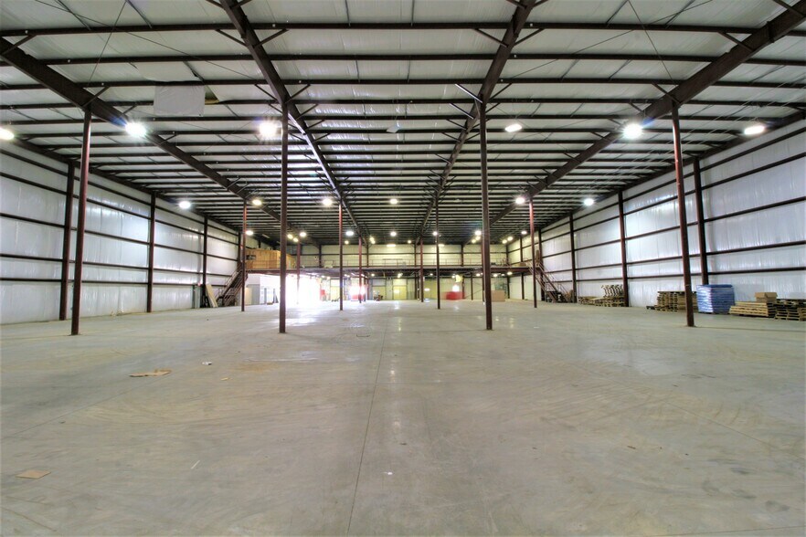 More Photos Of 2205 Bremer Rd, Fort Wayne Warehouse For Sale