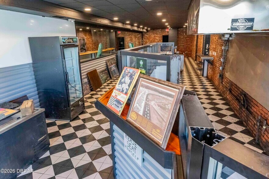 More Photos Of 747 W International Speedway Blvd, Daytona Beach Restaurant For Lease
