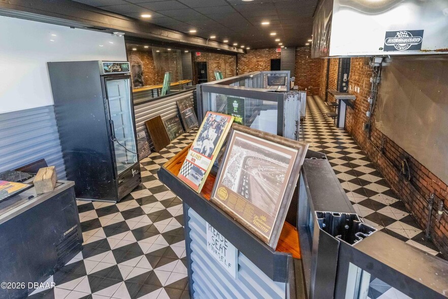 More Photos Of 747 W International Speedway Blvd, Daytona Beach Restaurant For Sale