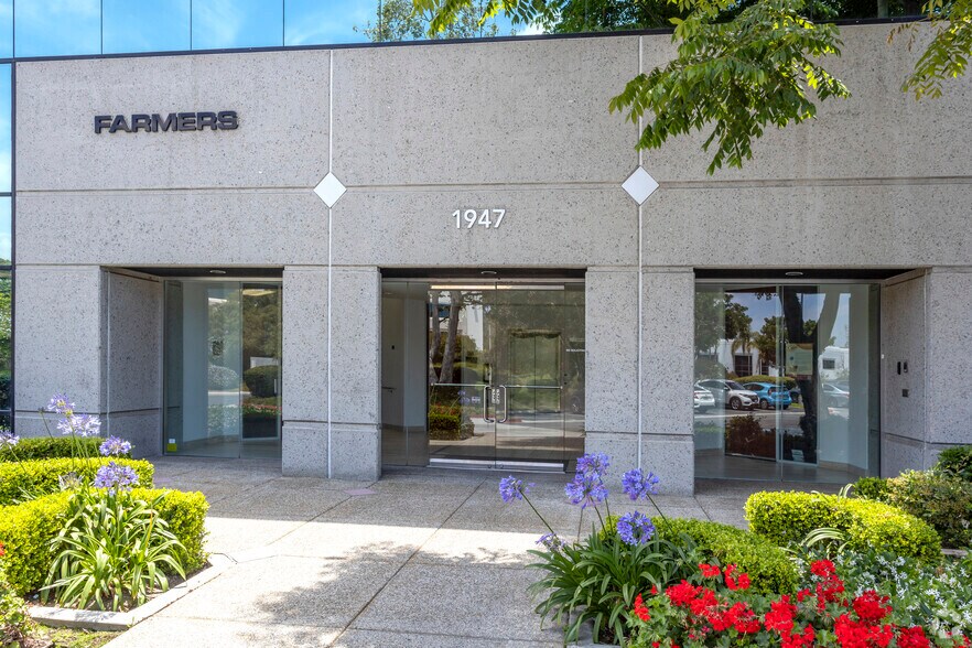 More Photos Of 1945 Camino Vida Roble, Carlsbad Unknown For Lease