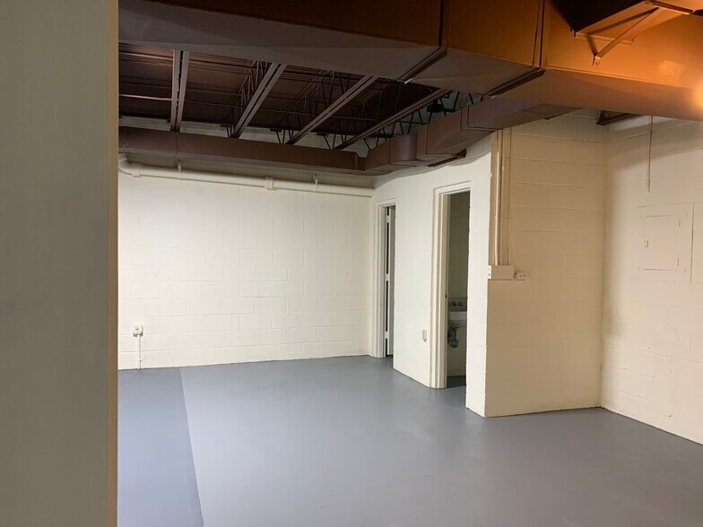 More Photos Of 5810-5814 Seminary Rd, Alexandria Freestanding For Lease