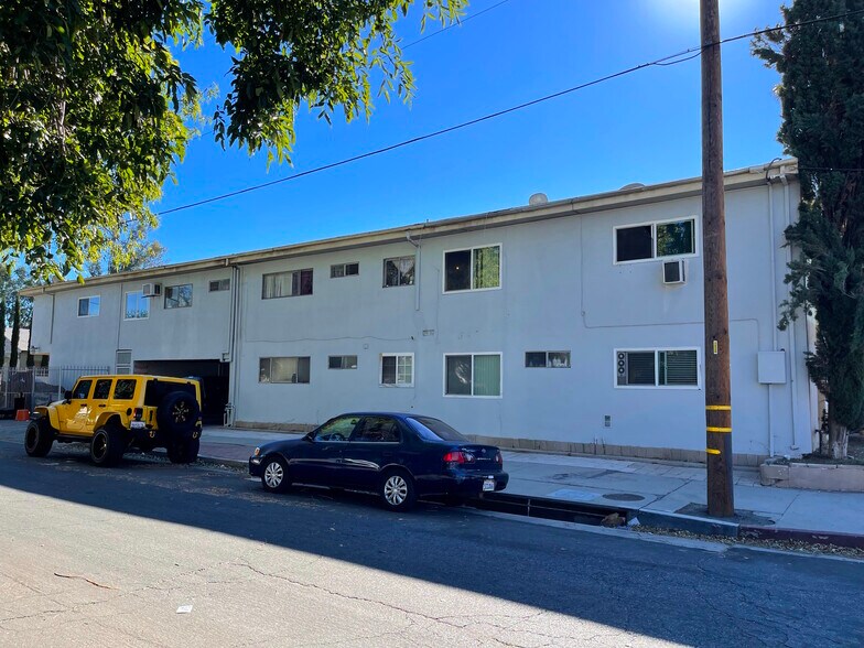 More Photos Of 7454 Haskell Ave, Van Nuys Apartments For Sale