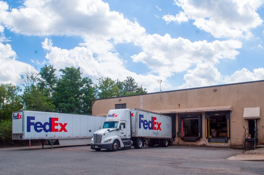 More Photos Of 39 Progress St, Edison Warehouse For Sale