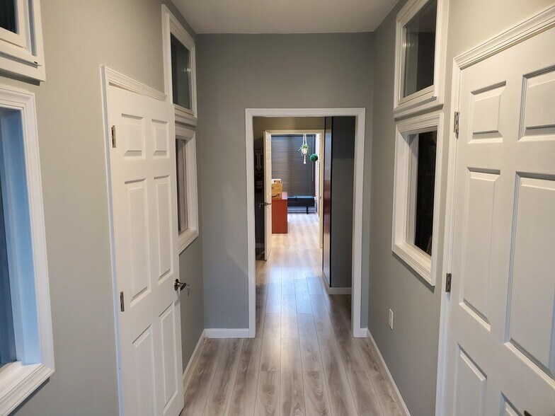 More Photos Of 19618-19620 Club House Rd, Gaithersburg Office For Lease