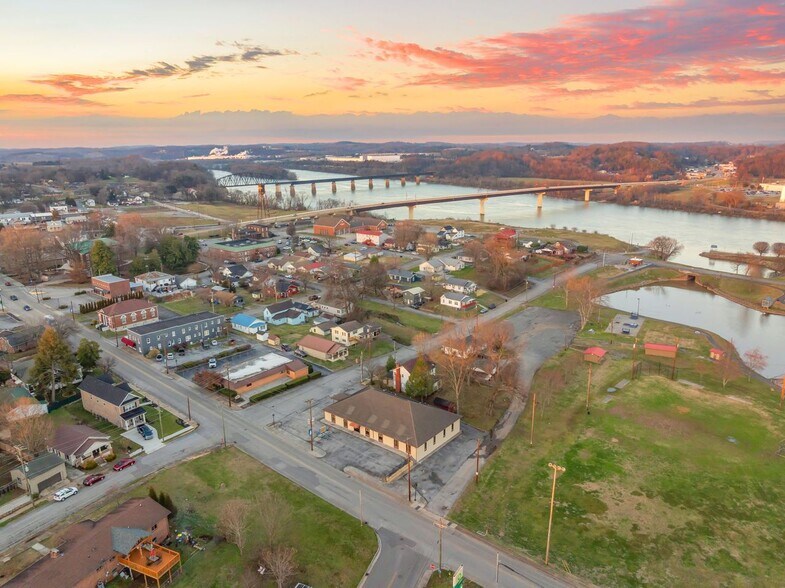 More Photos Of 901 Grove St, Loudon Medical For Sale