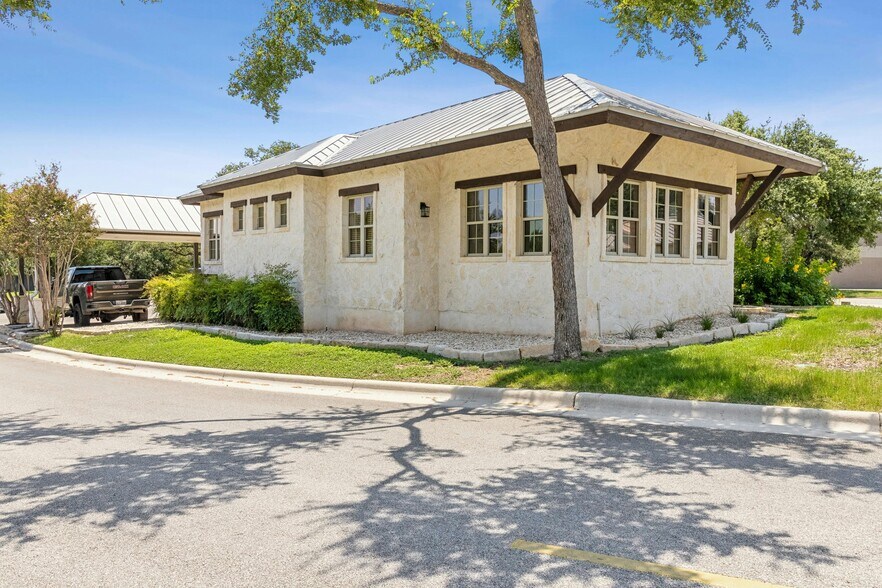 More Photos Of 310 Stagecoach Trl, San Marcos Medical For Lease