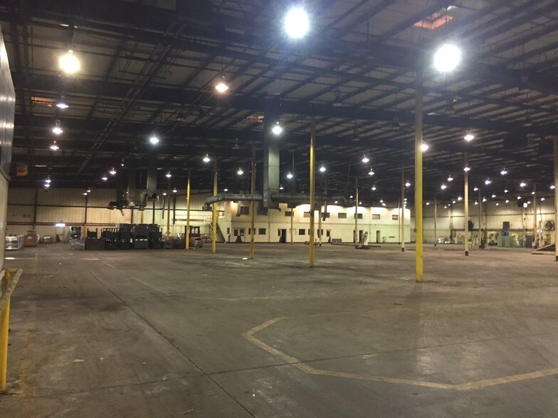 More Photos Of 400 N Harvey St, Seminole Manufacturing For Lease