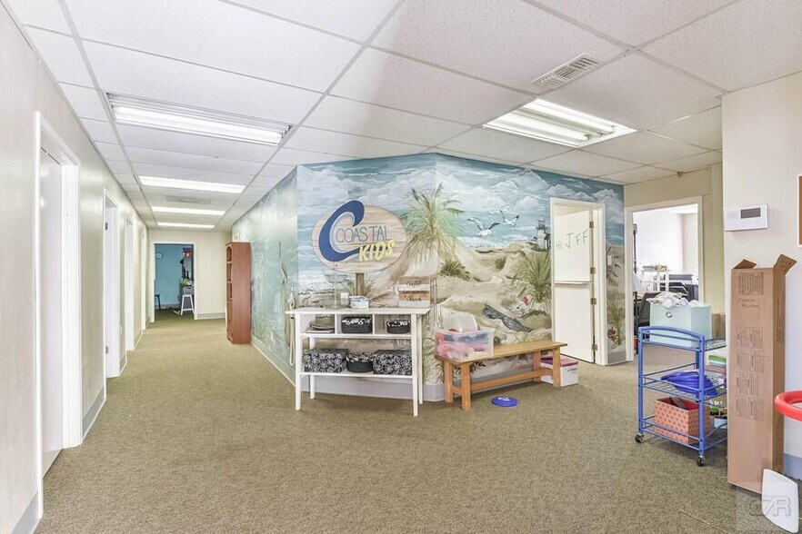 More Photos Of 426 Winnie, Galveston Religious Facility For Lease