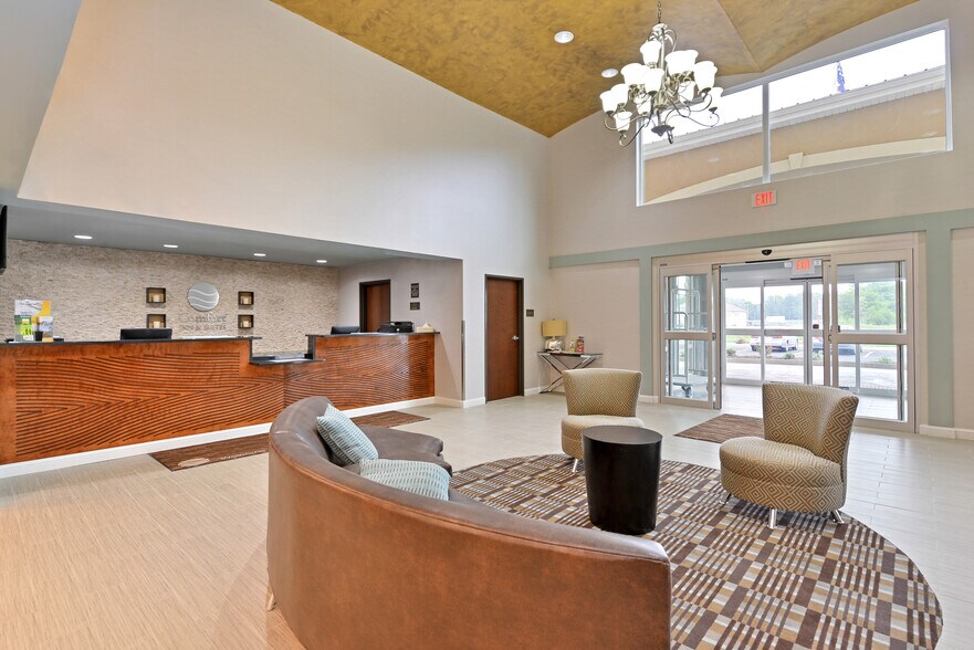 More Photos Of 3675 S 6th St, Springfield Hotel For Sale
