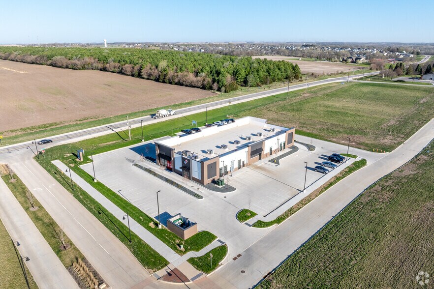 More Photos Of 710 Common Pl, Adel General Retail For Lease