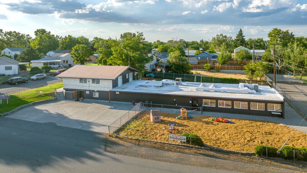 Primary Photo Of 814 Comstock St, Richland Daycare Center For Sale