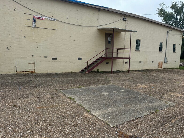More Photos Of 1002 Douglas Ave, Opp Manufacturing For Lease