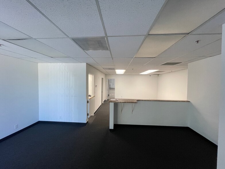 More Photos Of 19428-19434 Business Center Dr, Northridge Warehouse For Lease