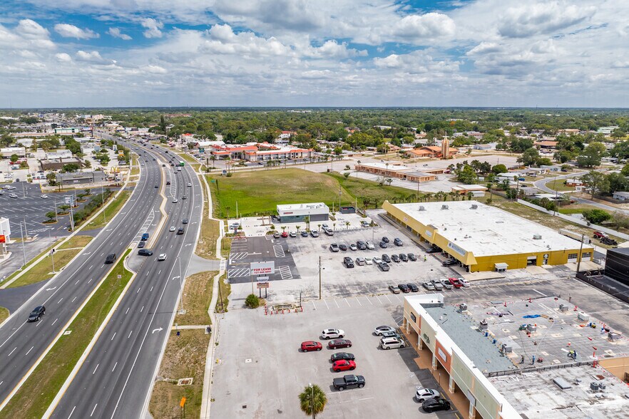 More Photos Of 5144-5158 US Highway 19, New Port Richey Storefront For Lease