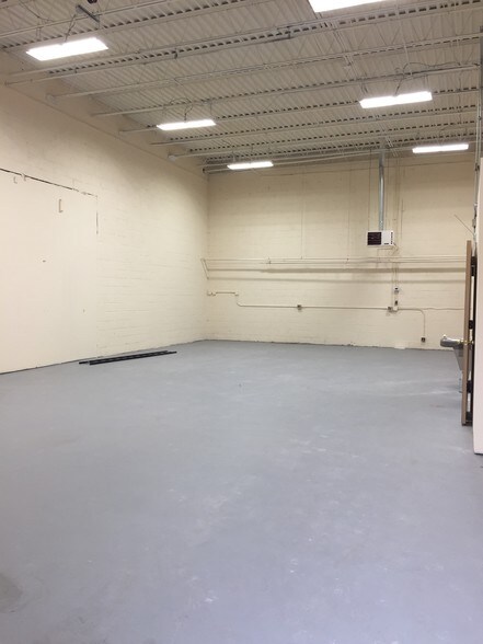 More Photos Of 7631 Fullerton Rd, Springfield Warehouse For Lease