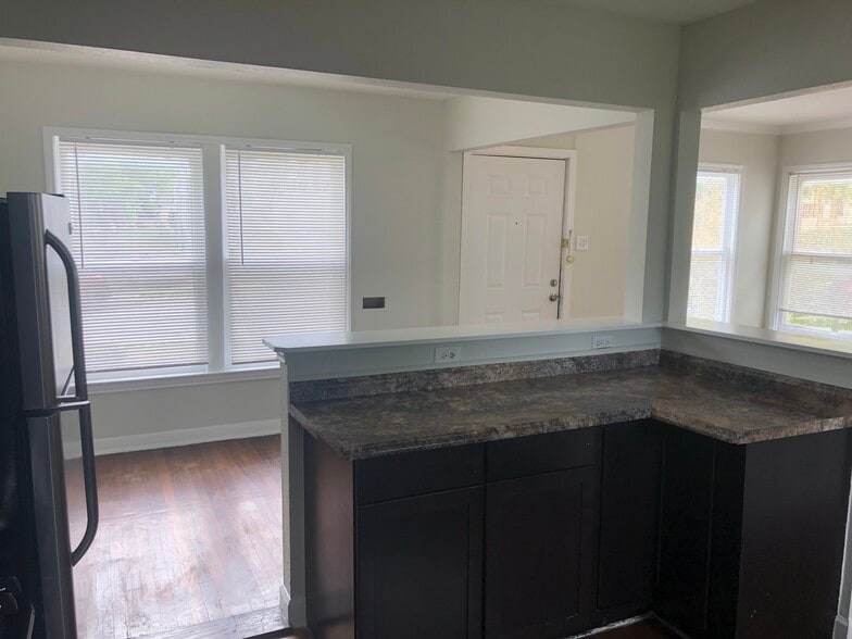 More Photos Of 261 Claremont Ave, San Antonio Multifamily For Sale