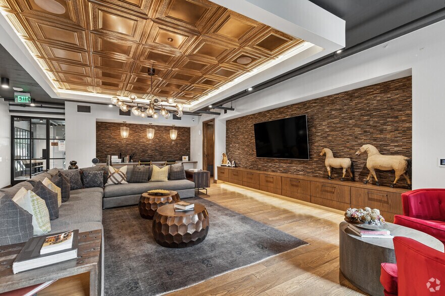 More Photos Of 101-111 W Davis St, Dallas Apartments For Lease
