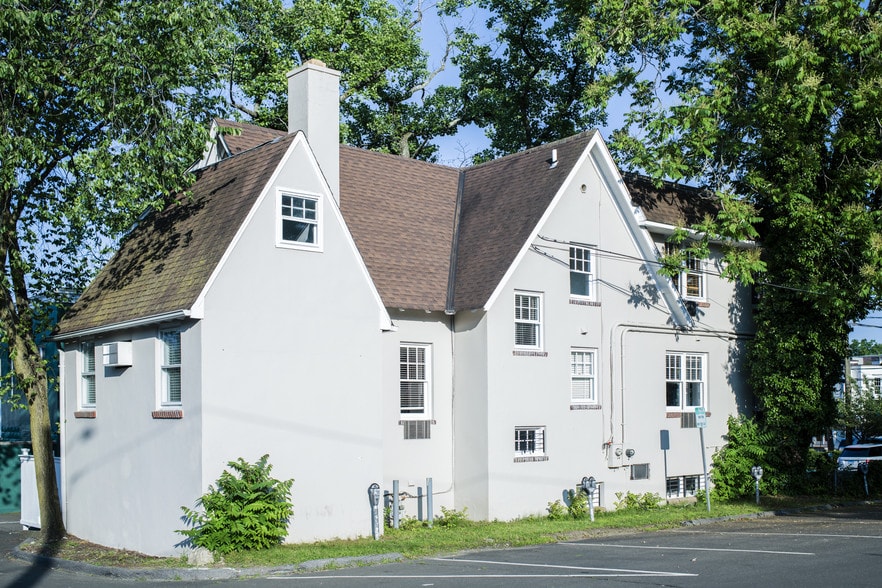 More Photos Of 31 E Elm St, Greenwich Storefront Retail Residential For Sale