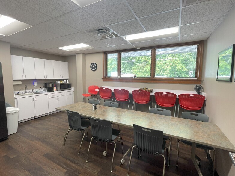 More Photos Of 11263 Air Park Rd, Ashland Research And Development For Lease