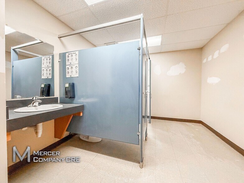 More Photos Of 3613-3621 S Moulton Dr, Oklahoma City Service For Lease