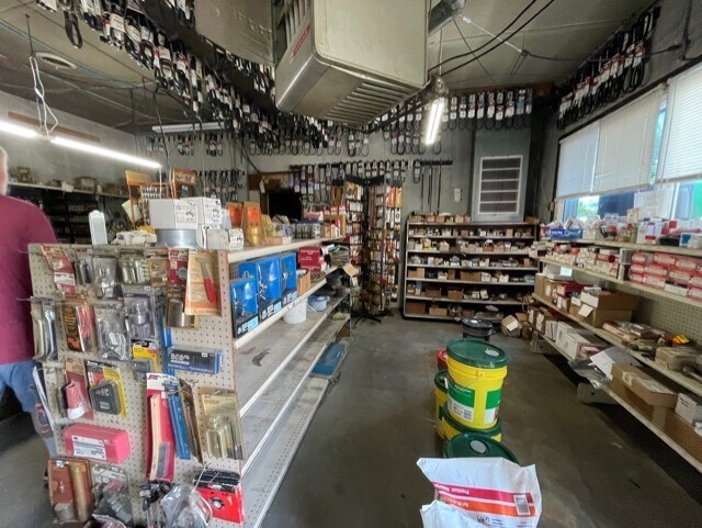 More Photos Of 1510 Pioneer Rd, Henry Auto Repair For Sale