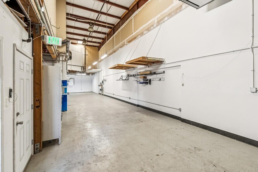 More Photos Of 2250 Jerrold Ave, San Francisco Warehouse For Sale