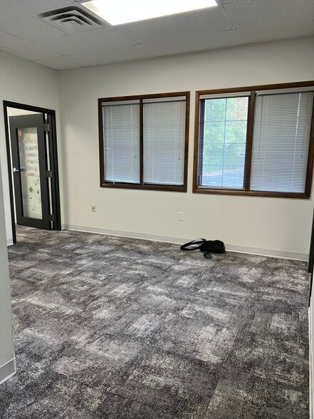 More Photos Of 1320 E 53rd St, Anderson Office For Lease