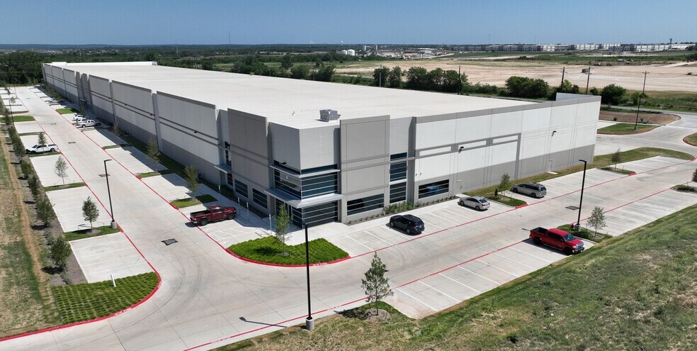 More Photos Of 1425 Susurro Pky, San Marcos Distribution For Lease