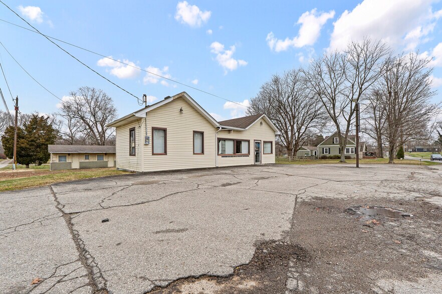 More Photos Of 7200 US-150, Greenville Office For Sale