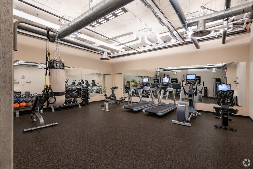 More Photos Of 102 N G St, Tacoma Apartments For Lease