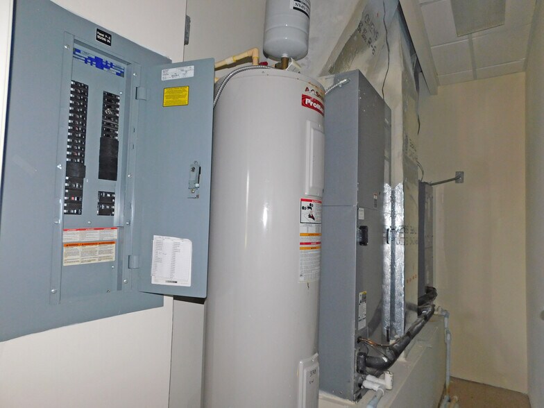 More Photos Of 372-390 N Babcock St, Melbourne Medical For Lease