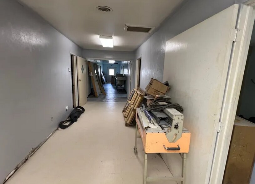 More Photos Of 569 Bear Dr, Timpson Medical For Sale