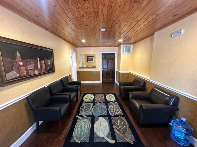 More Photos Of 3333 49th St N, Saint Petersburg Office For Sale