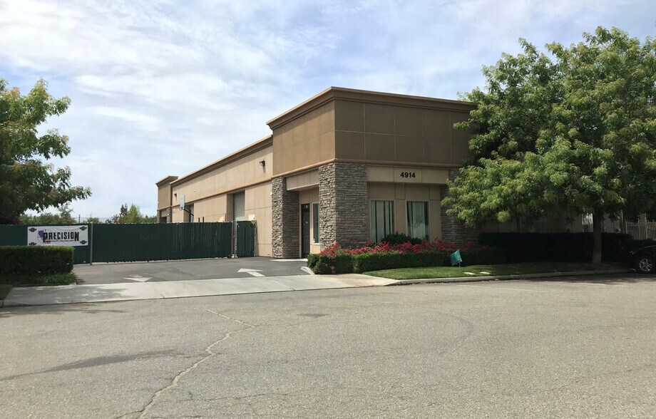More Photos Of 4914 E Ashlan Ave, Fresno Warehouse For Lease