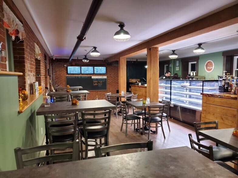 More Photos Of 42 Main St, Antrim Apartments For Lease