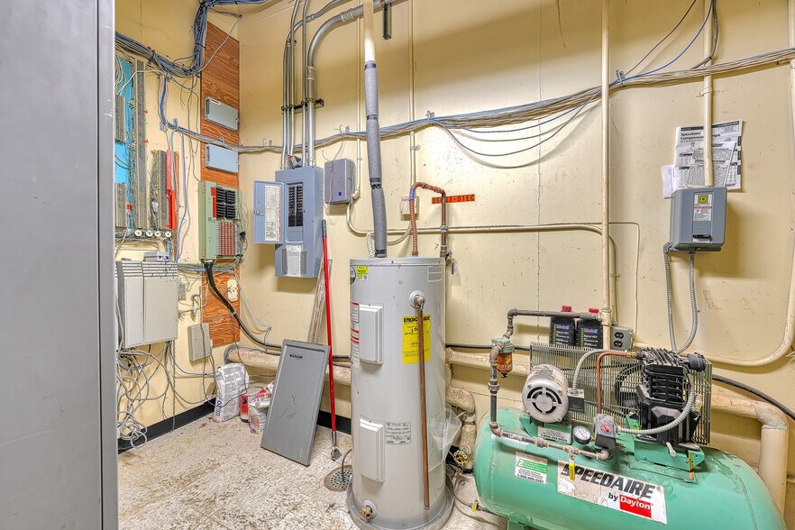 More Photos Of 6725 NW Atlanta Ave, Lawton Industrial For Lease